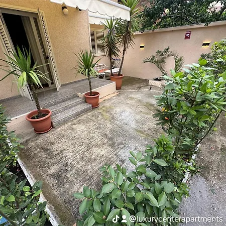 Luxury Center * 地拉那