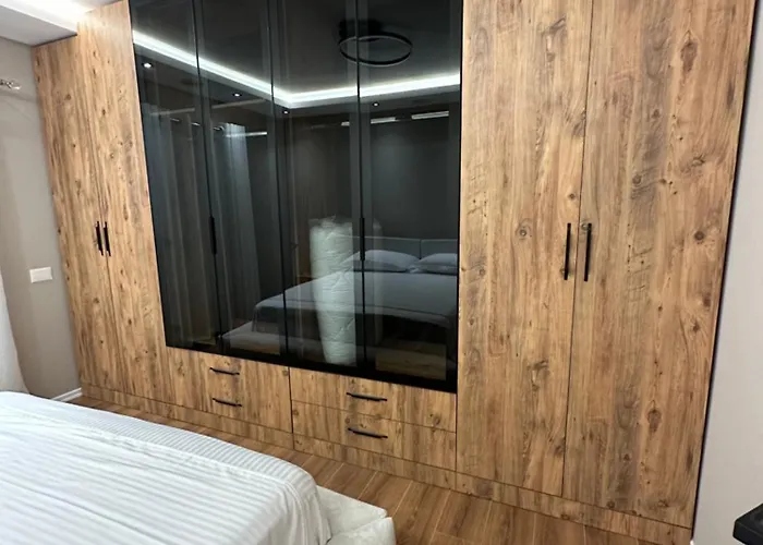 Luxury Center * 地拉那