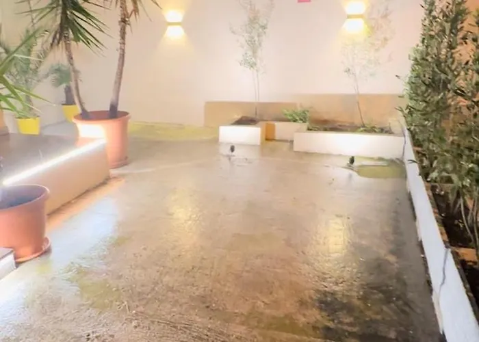 Luxury Center * 地拉那