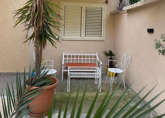 Luxury Center * 地拉那